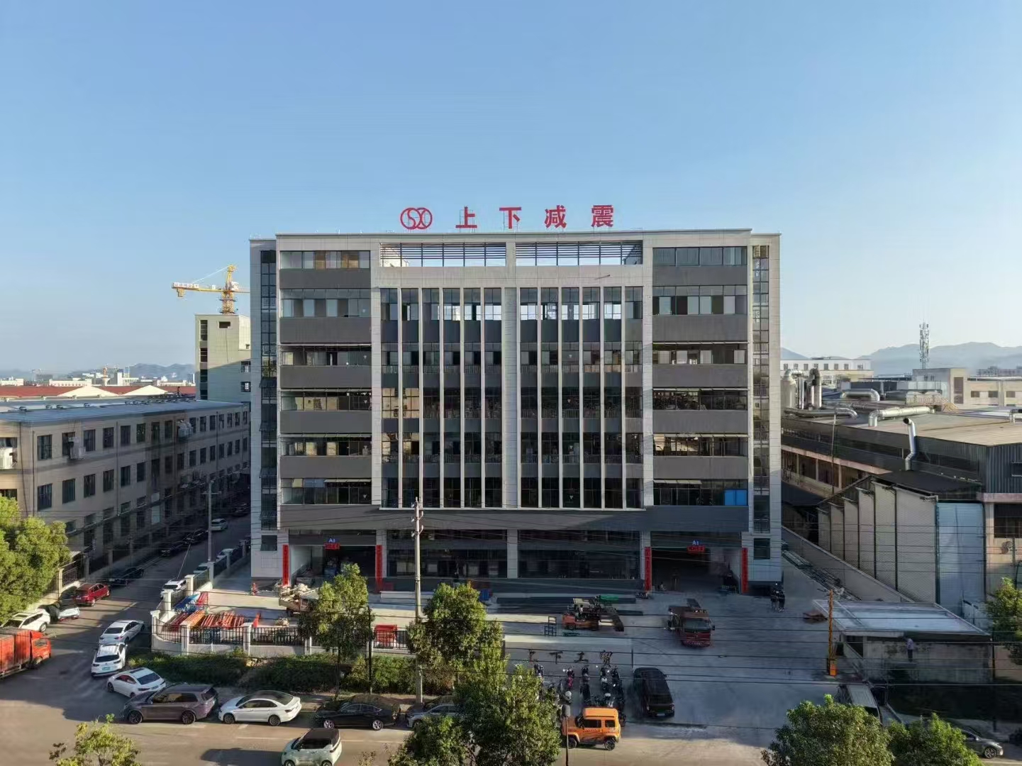 Взрывоопасно! Открыт новый шестиэтажный завод площадью 18 000 кв.м!